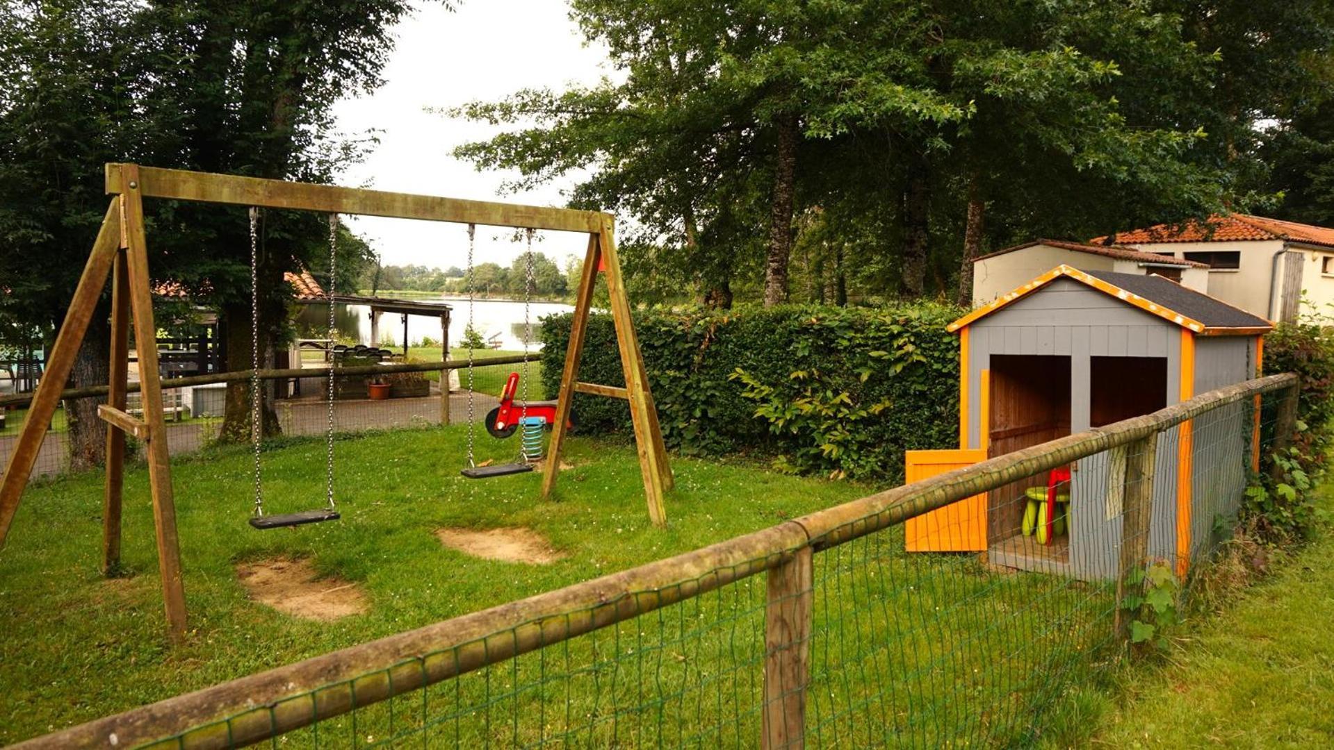 Camping L'Etruyere La Tardiere Buitenkant foto
